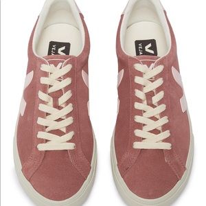 Veja low top sneakers (NEVER WORN)